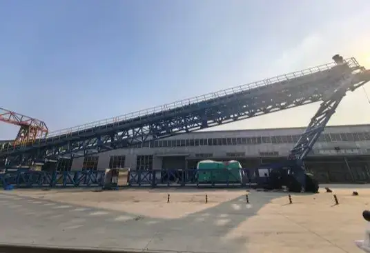 Máquina telescópica de carga para el transporte de mineral de hierro